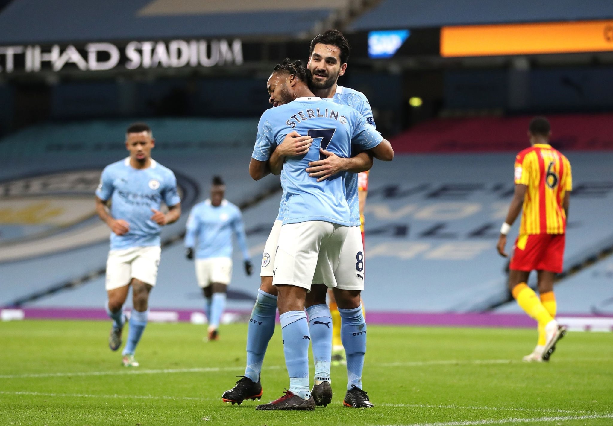 官方：切尔西后卫塞缪尔斯-史密斯加盟斯特拉斯堡，签约5年.